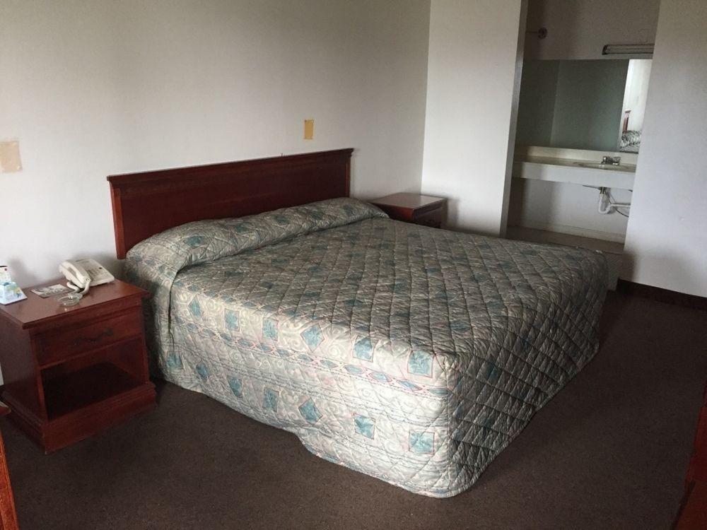 Rodeway Inn Dickson Ngoại thất bức ảnh